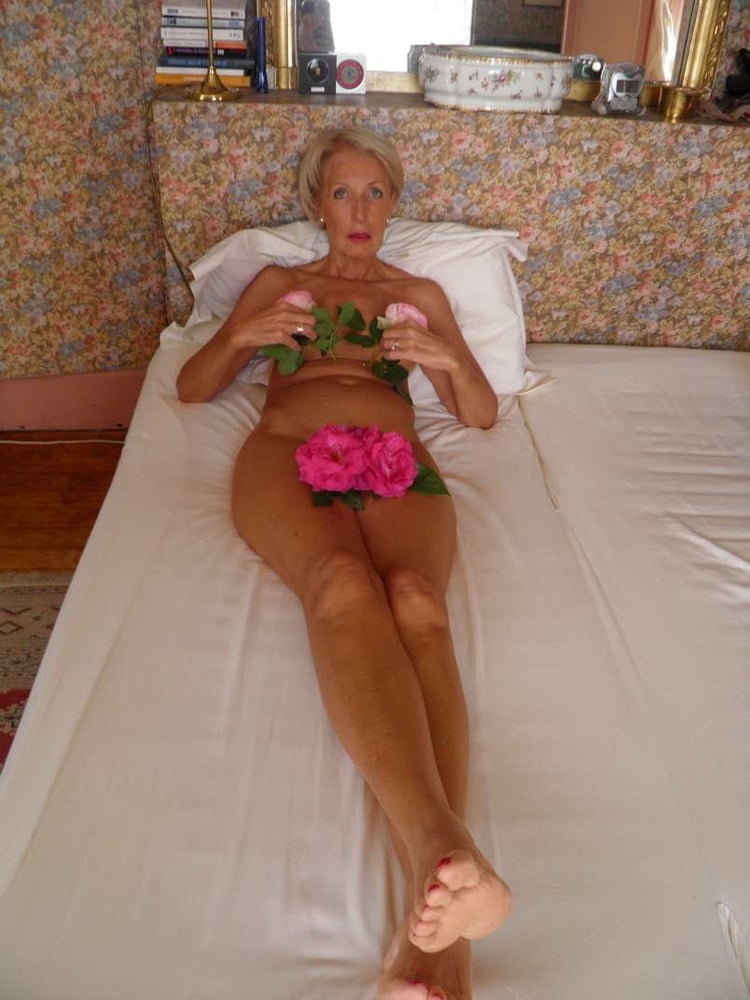 Une Grand Dame Erotique #93240971