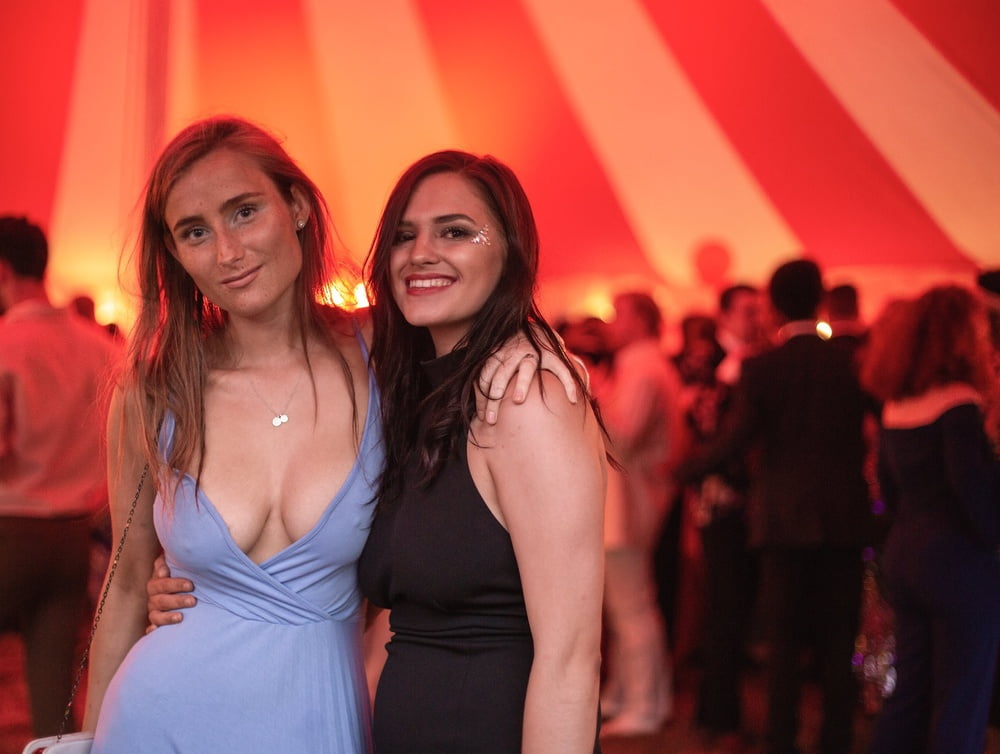 Señoras de la boca de riego 79
 #91302164