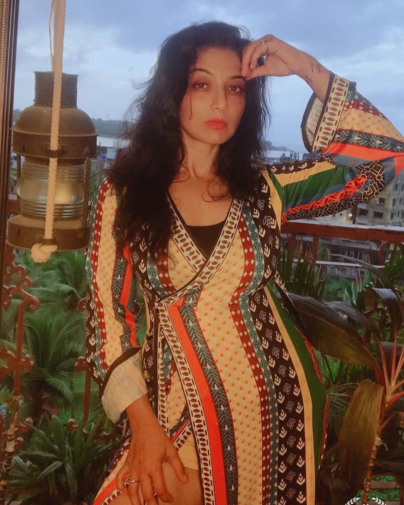 Sexy Indian milf goddess
 #88989689