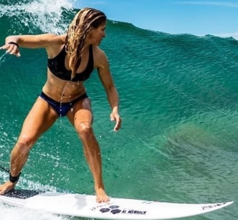 Chicas surfistas
 #81662197