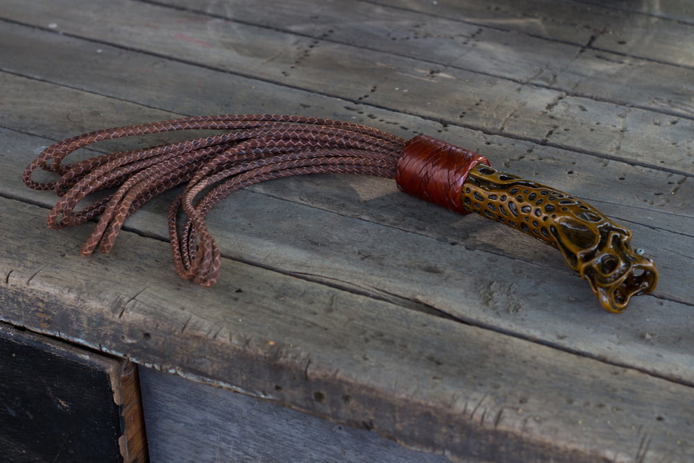 The Curve. Loop flogger #94918215