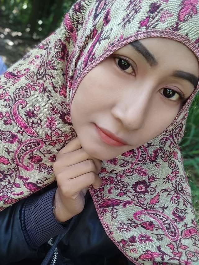 Tetek besar janda
 #91497454