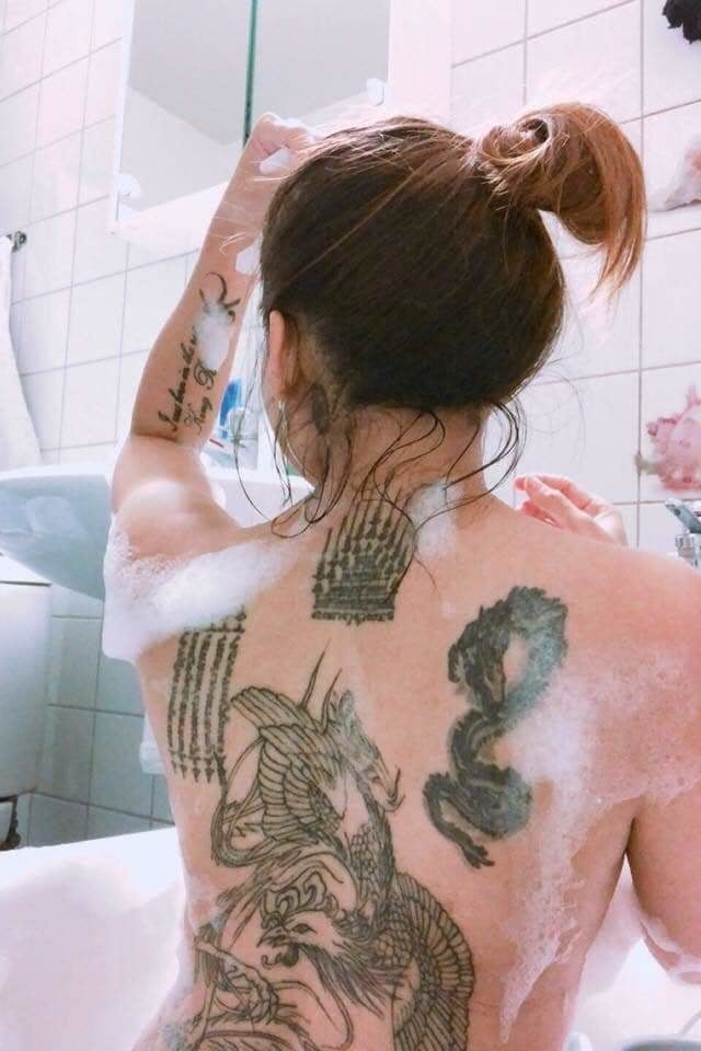 Tetek besar janda
 #91497470