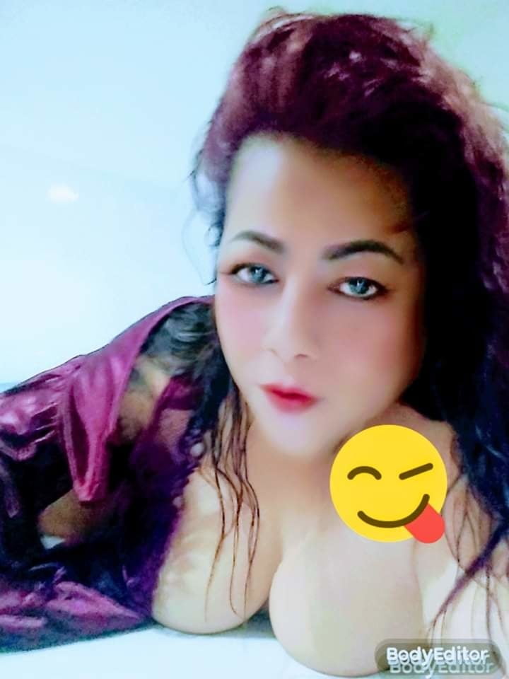 Tetek besar janda
 #91497482