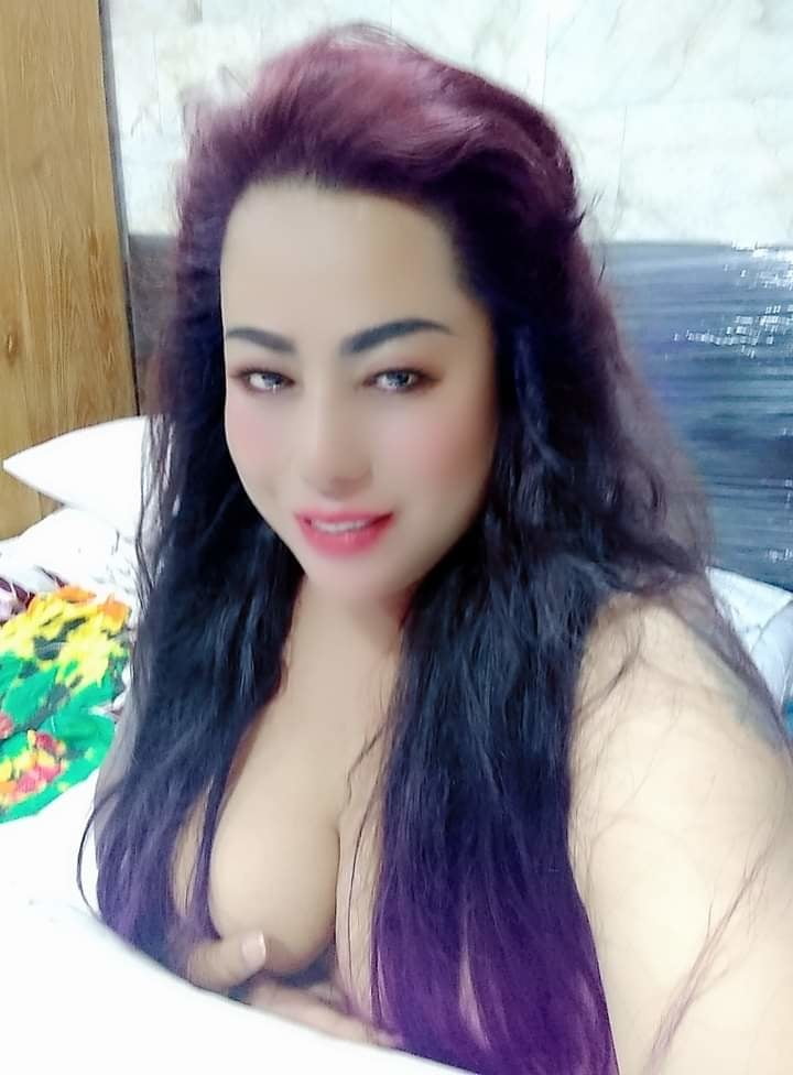 Tetek besar janda
 #91497522