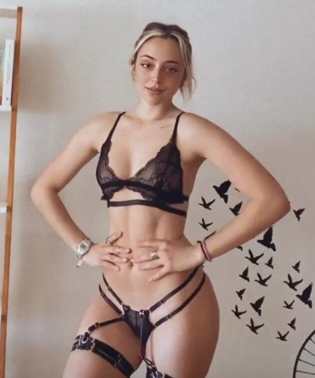 Ángeles Watters desnuda #107918514