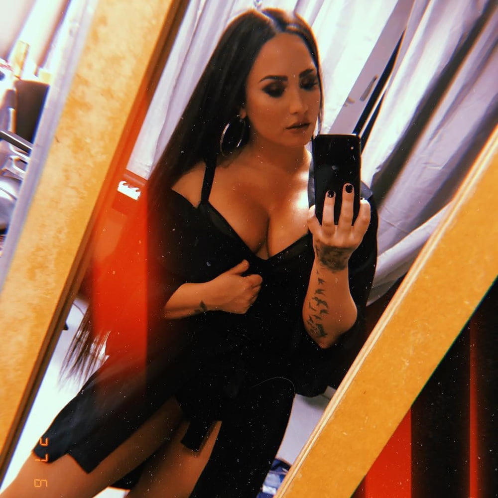 Demi Lovato ( The Singer) #81067930