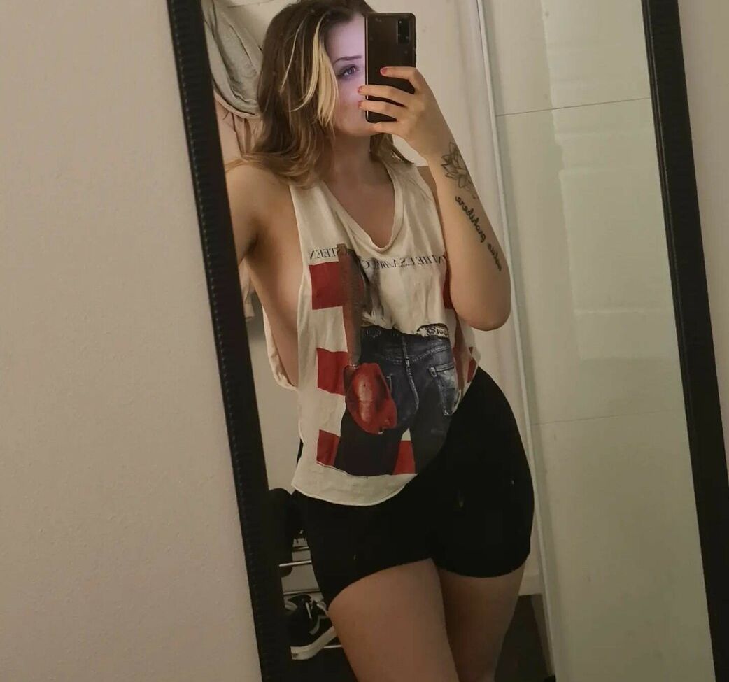 Taylor Jevaux desnuda #108544851