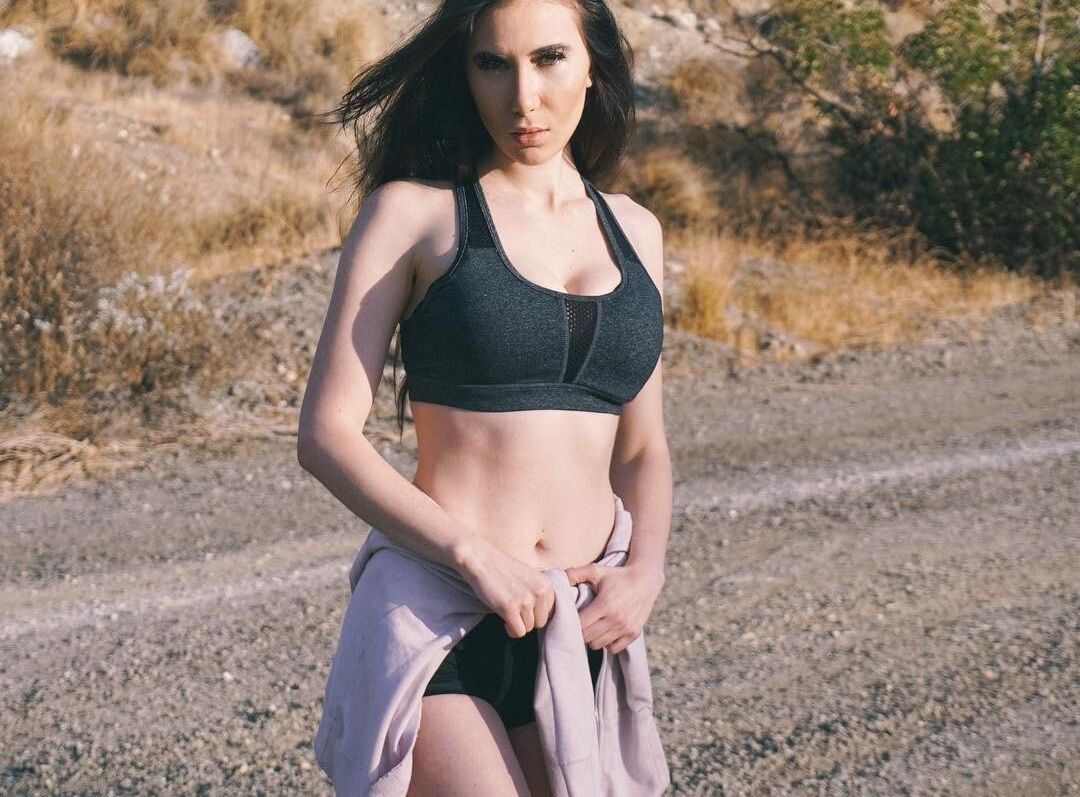 Taylor Jevaux desnuda #108544875