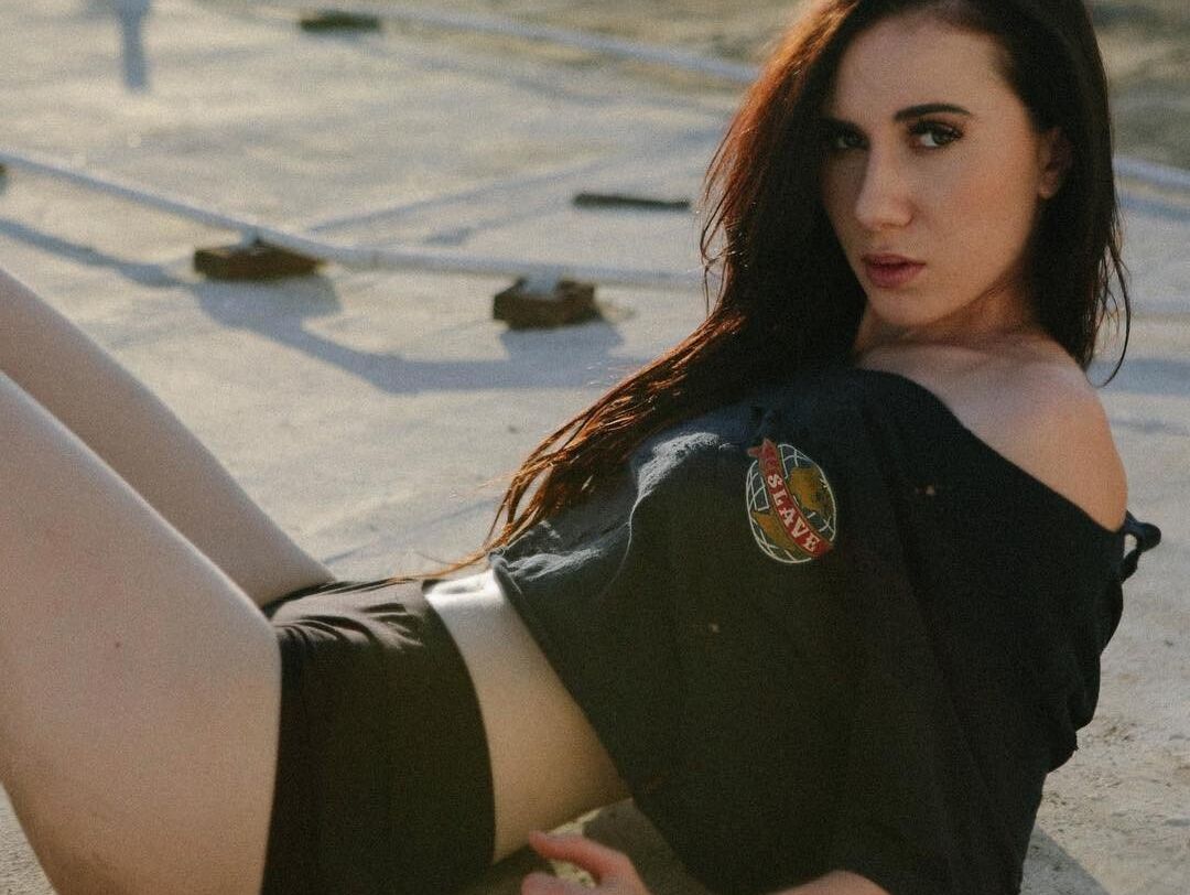 Taylor Jevaux desnuda #108544877