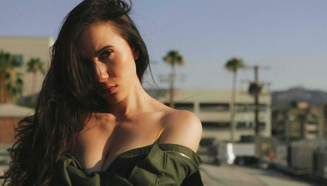 Taylor Jevaux desnuda #108544879