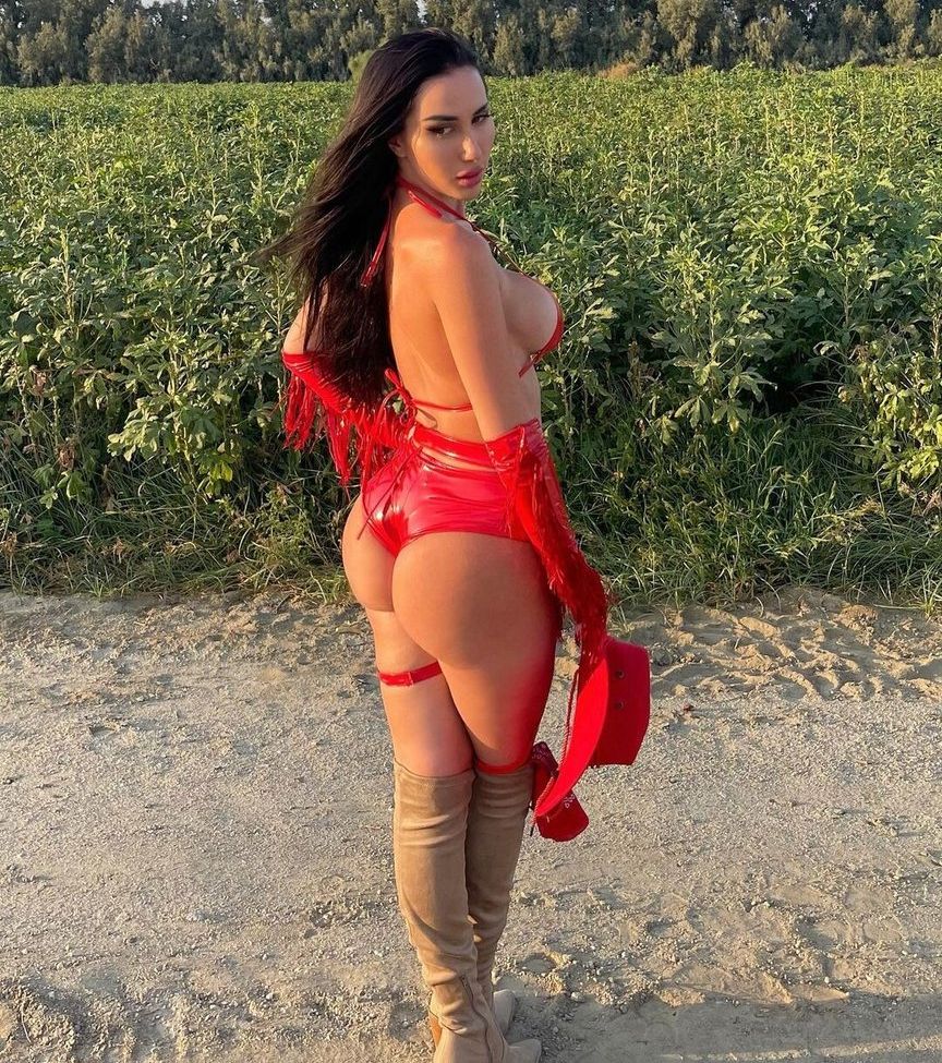 Taylor Jevaux desnuda #108544952