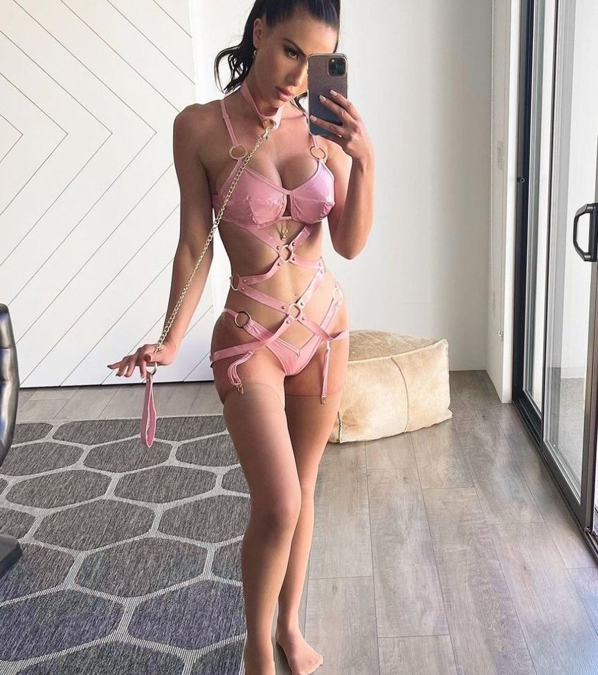 Taylor Jevaux desnuda #108545018