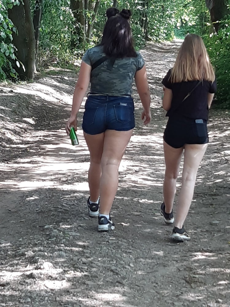 午後の森の中の散歩
 #92434914