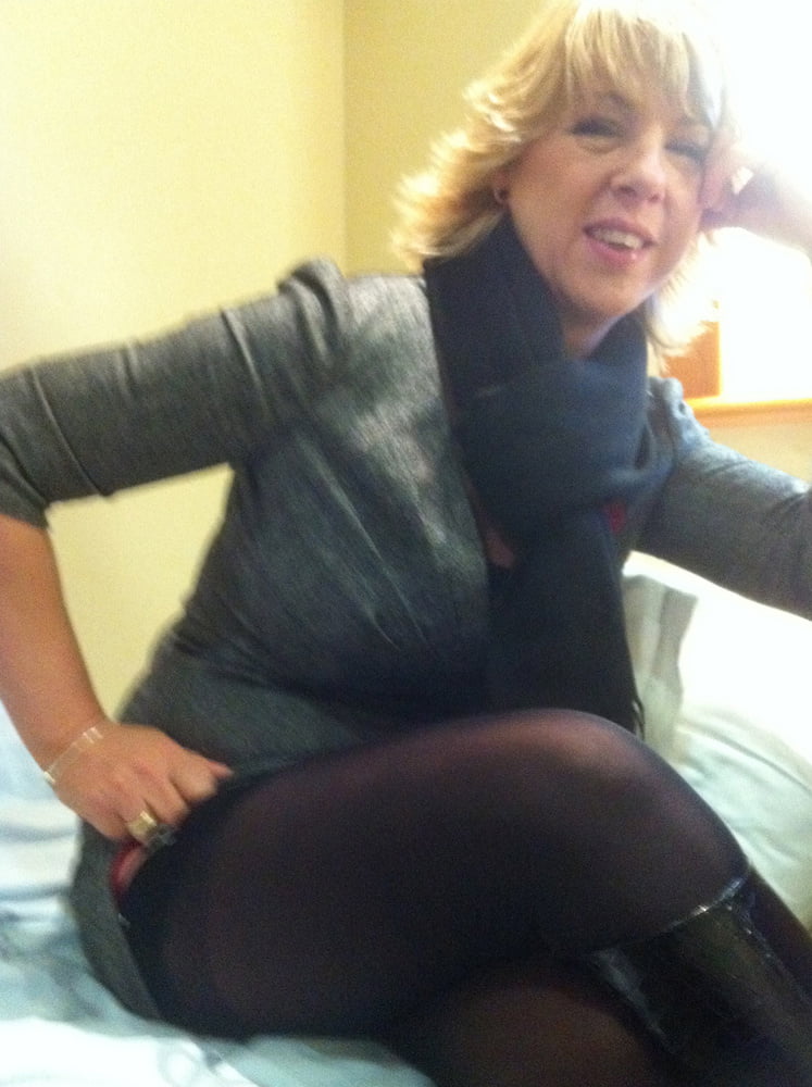 Chaude mature en chaleur
 #101712835