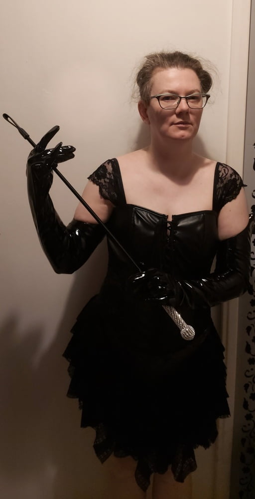 Mistress ravenia bilder
 #87378957