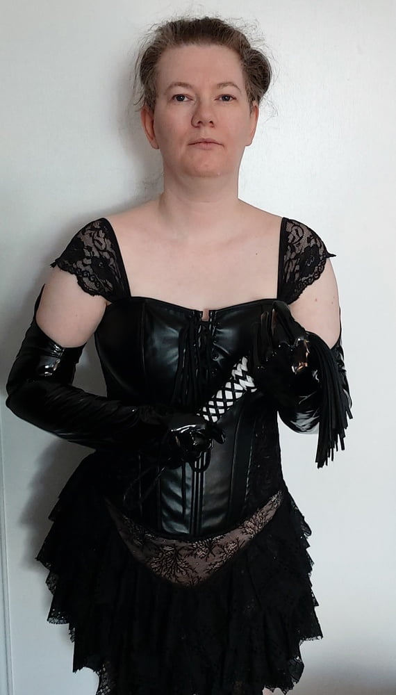 Mistress ravenia bilder
 #87378966