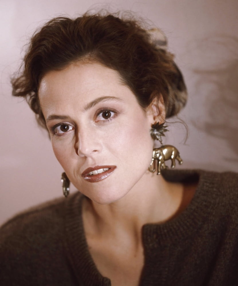 Sigourney weaver
 #100320440