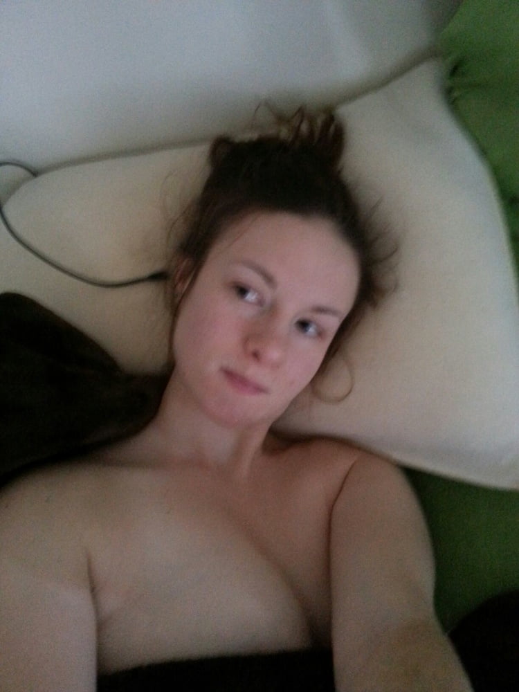 Nerdy babe Amanda loves nude selfie #97429140