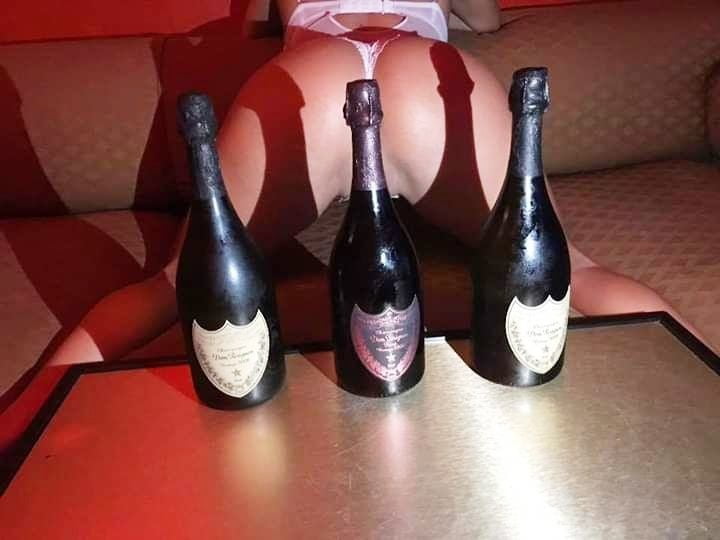 Femmes et champagne
 #93392824