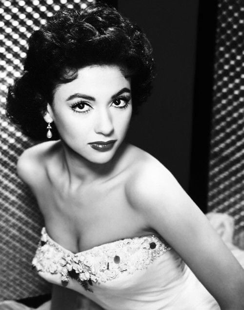 Rita Moreno, attrice e cantante d'epoca
 #103216338