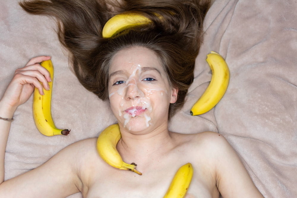 Banana Woman #105294628