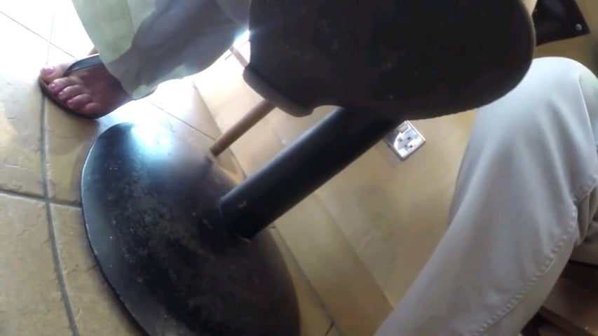 I miei piedi bevendo un caffe con amico a Vigevano #80565313