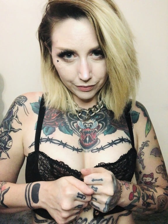 Es una pervertida
 #91412848