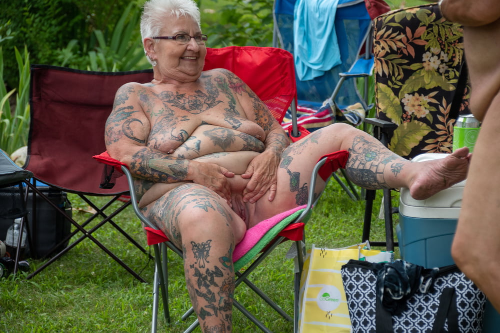 Más desnudos un poppin
 #92984070