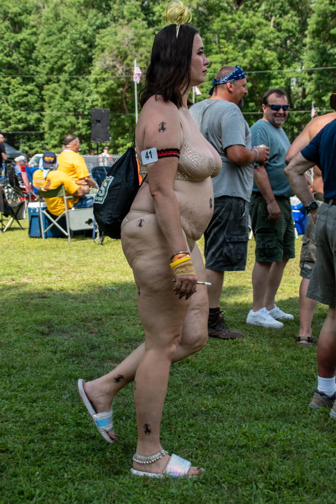 Más desnudos un poppin
 #92984082