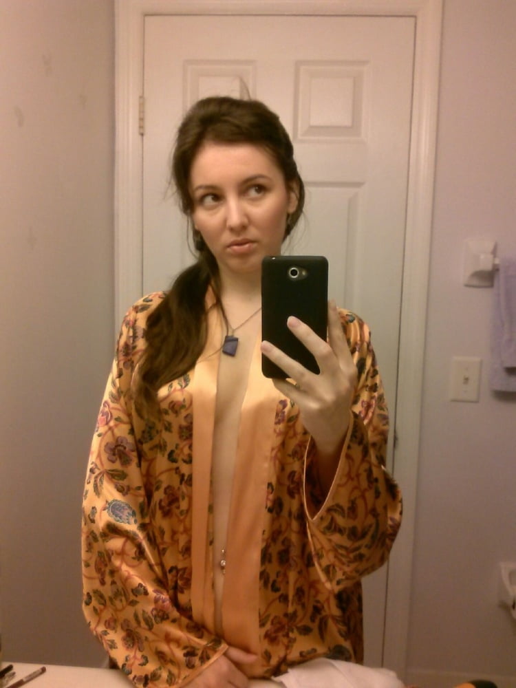 Amateur hottie zeigt aus
 #90528250