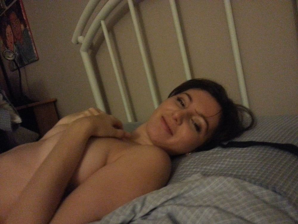 Amateur hottie zeigt aus
 #90528358