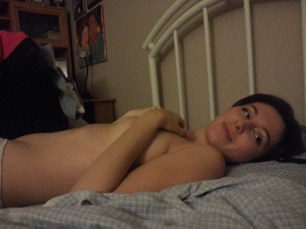 Amateur hottie zeigt aus
 #90528361