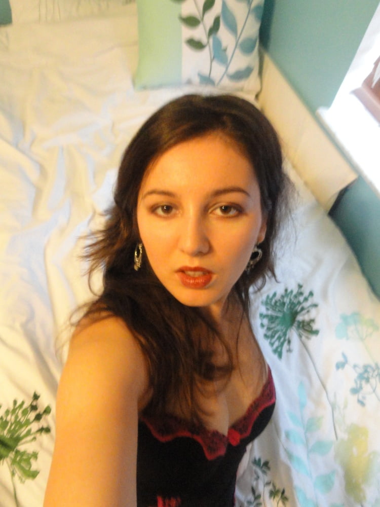 Amateur hottie zeigt aus
 #90528465