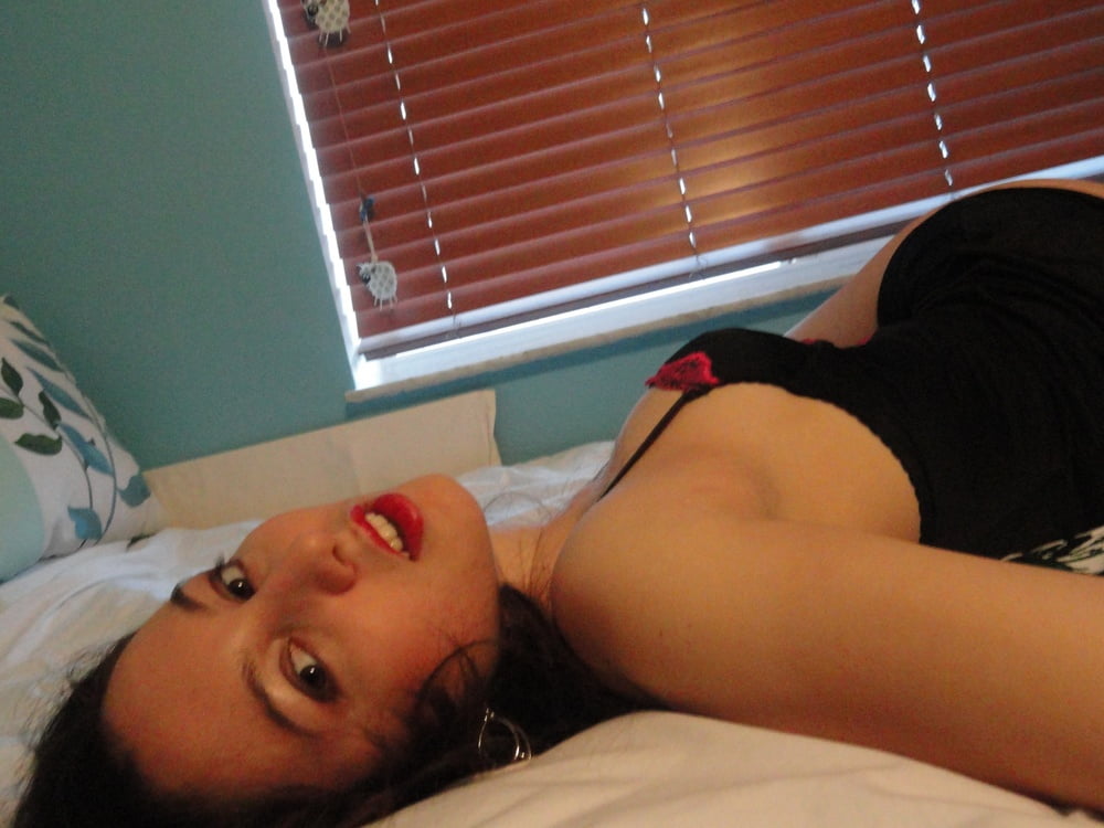 Amateur hottie zeigt aus
 #90528468