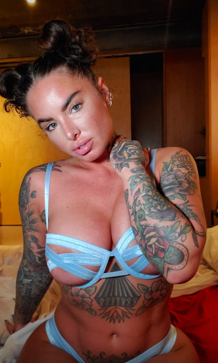 Christy mack
 #95185164