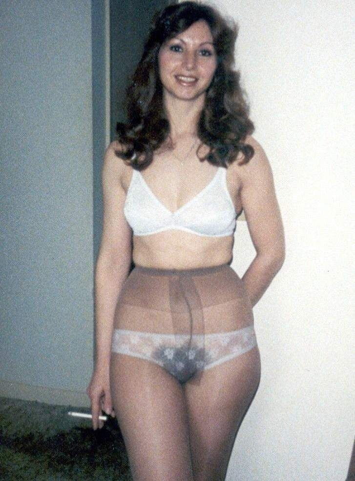 Amateur Rita II #83443102