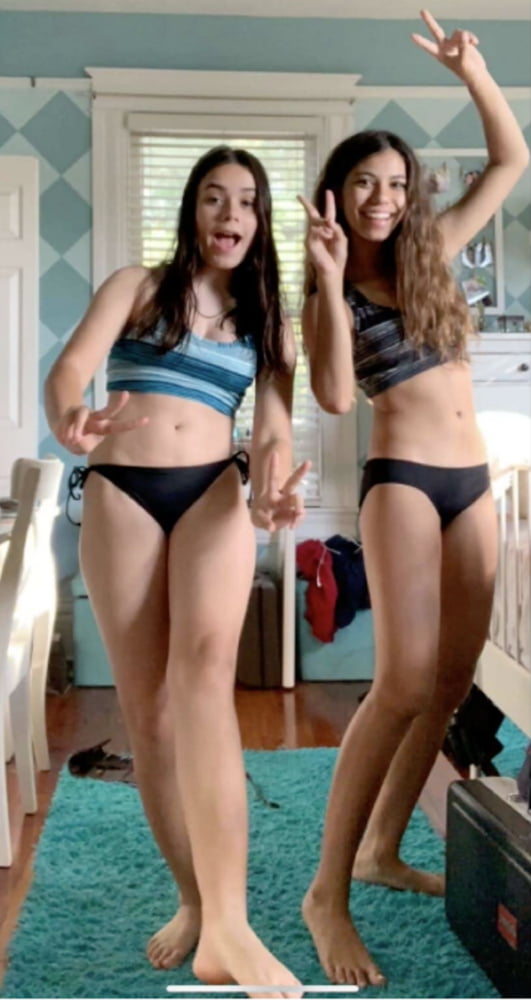 Ellos chicas 2
 #93439908