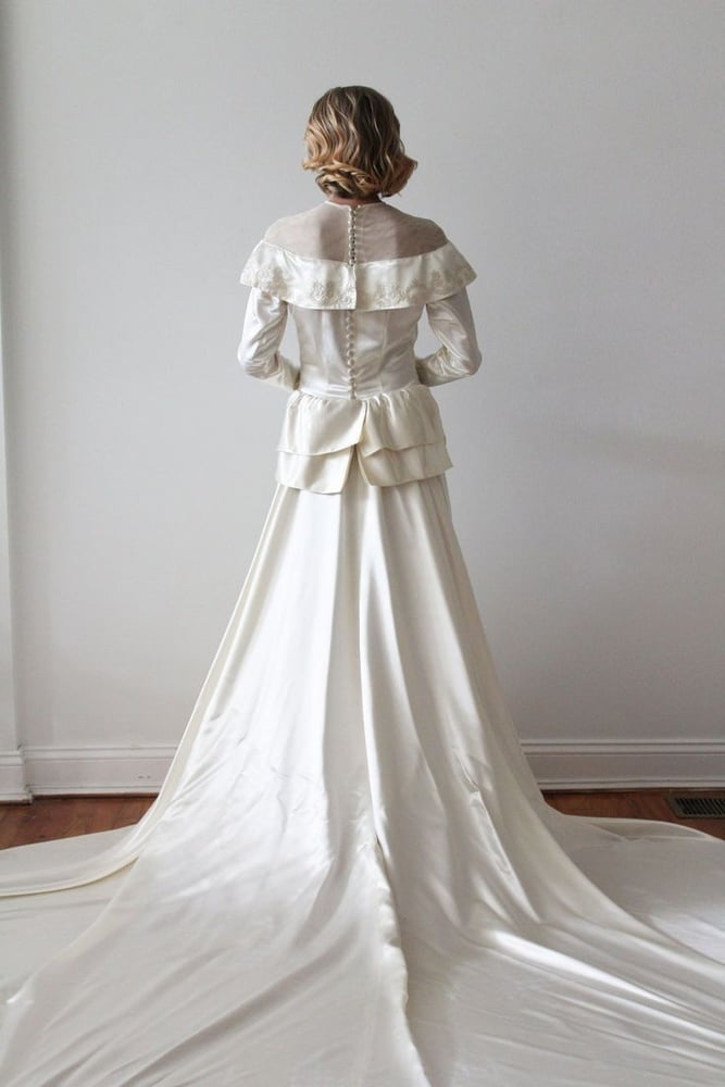 絹のような結婚式の花嫁のガウンとドレス 1
 #103387601
