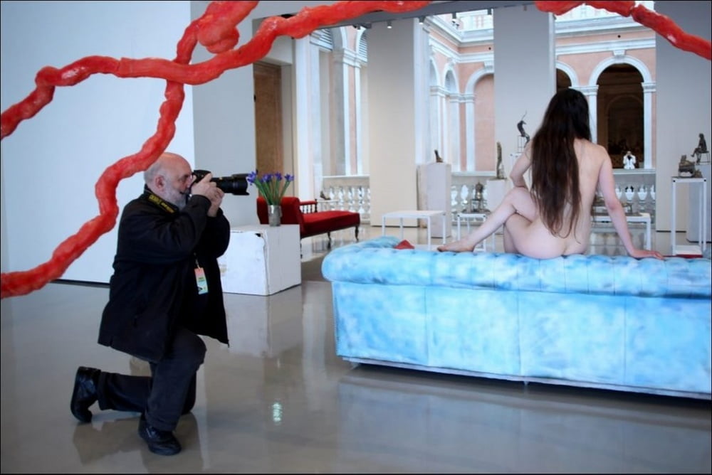 naked in a museum #105771586