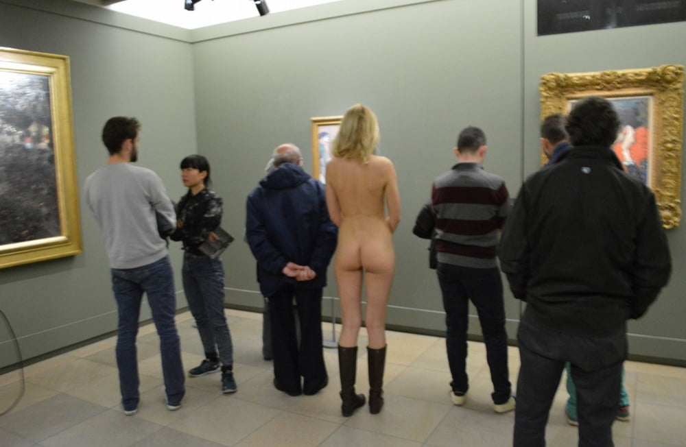 naked in a museum #105771666