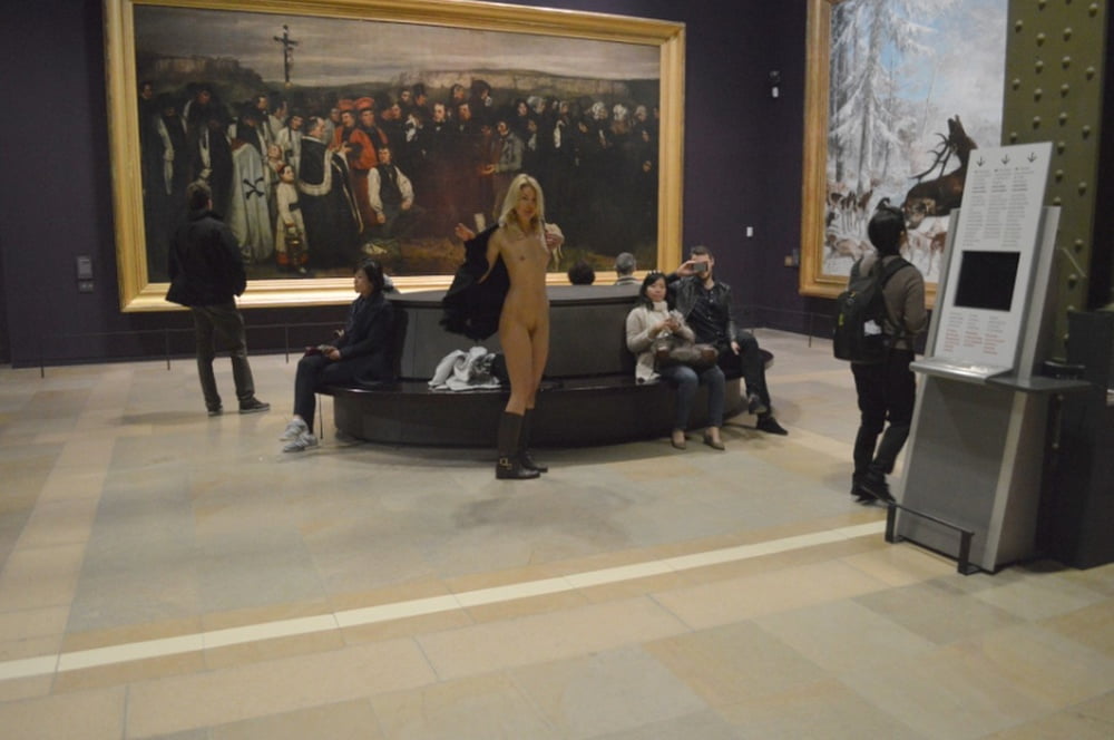 naked in a museum #105771669