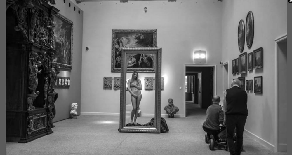 naked in a museum #105771909