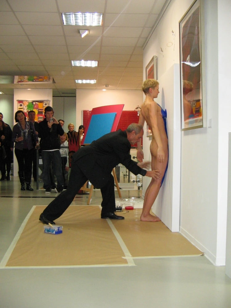 naked in a museum #105771984