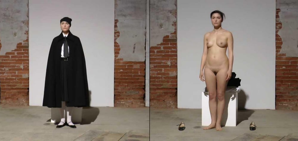 naked in a museum #105772011
