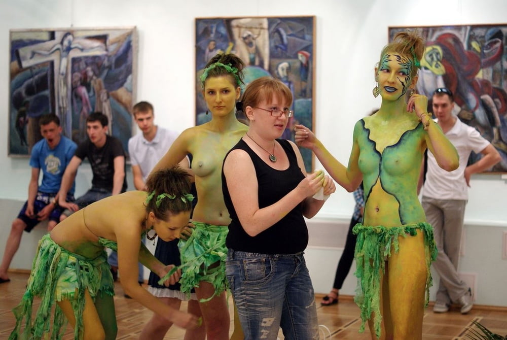 naked in a museum #105772254