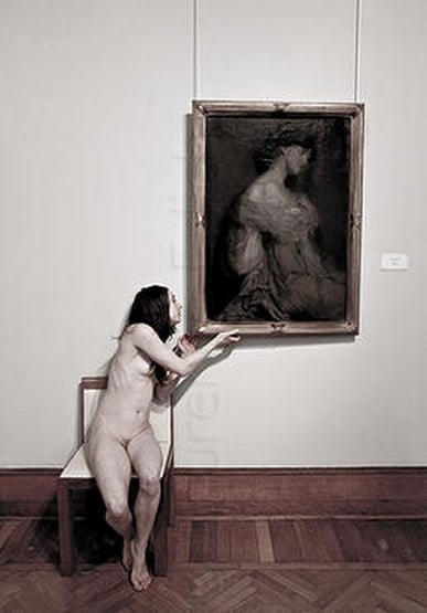 naked in a museum #105772337