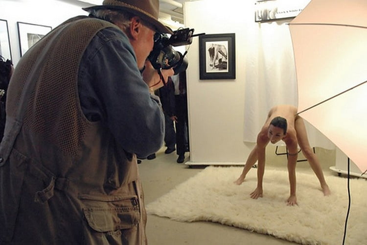naked in a museum #105772527