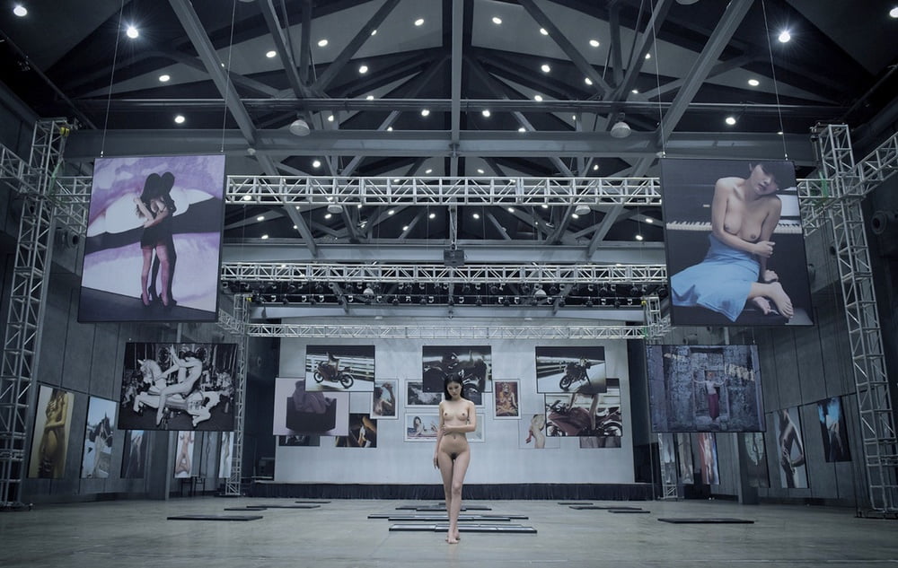 naked in a museum #105772531