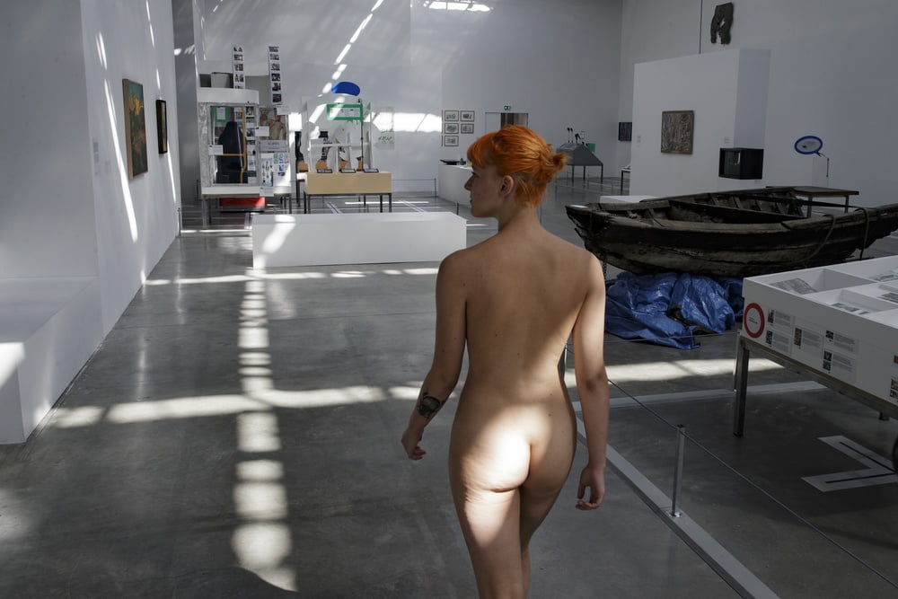 naked in a museum #105772603